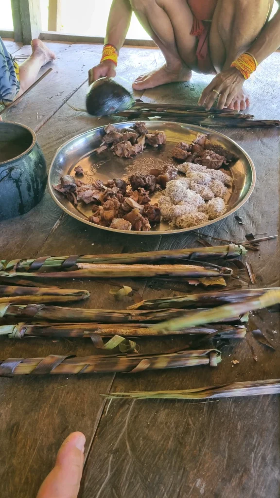 Nourriture traditionelle tribu des hommes fleurs